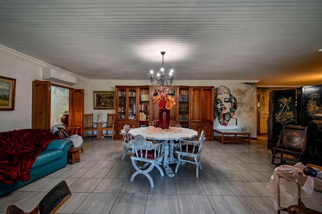 Iszis Guest House Bloemfontein Eksteriør bilde