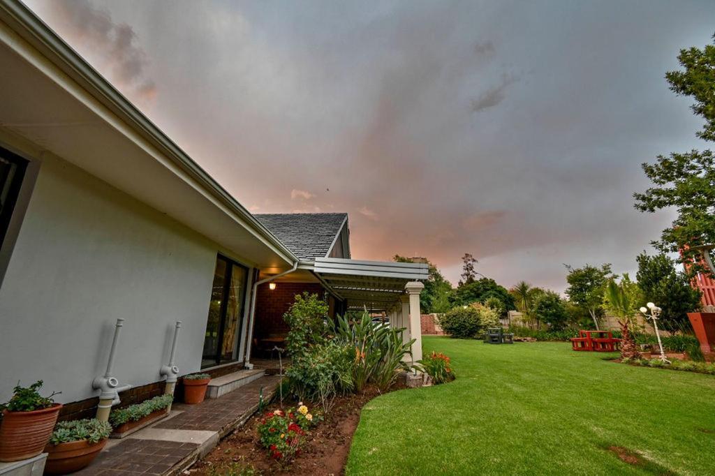 Iszis Guest House Bloemfontein Eksteriør bilde