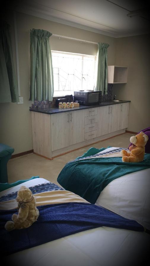 Iszis Guest House Bloemfontein Eksteriør bilde